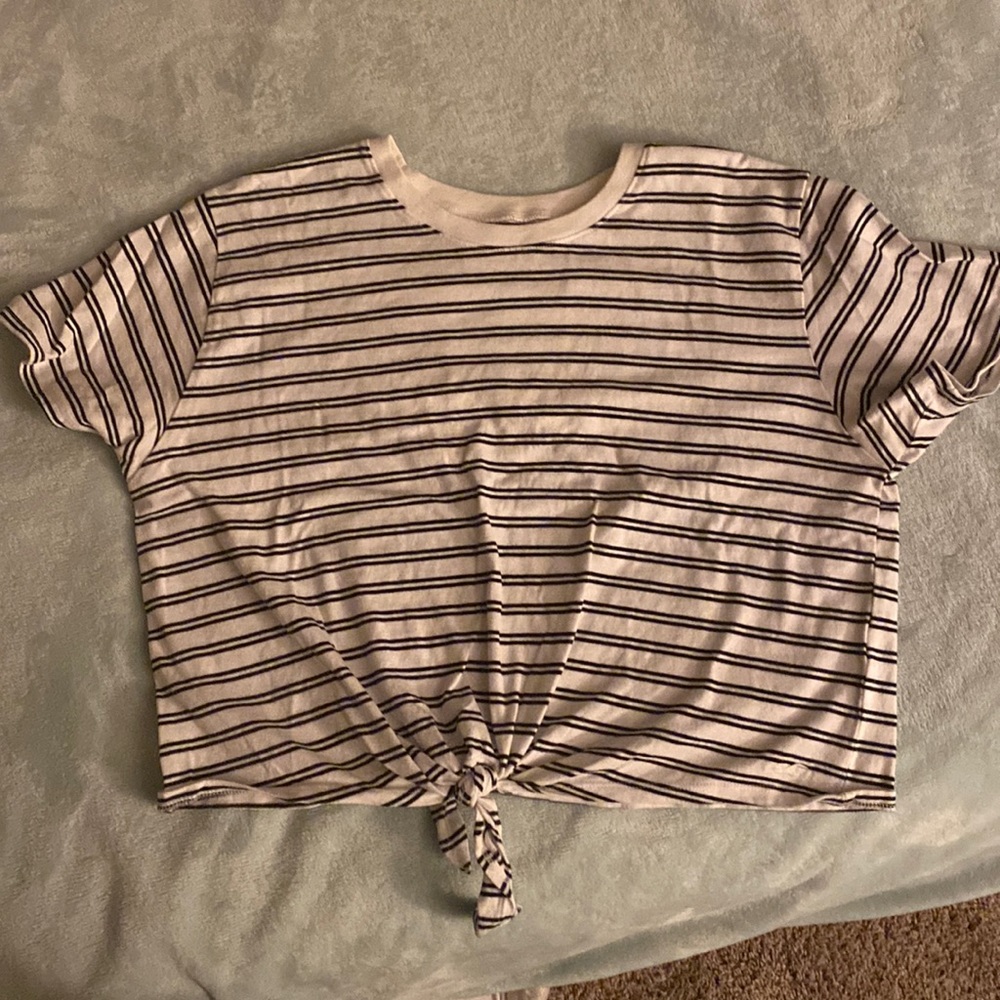 Hollister cropped t shirt